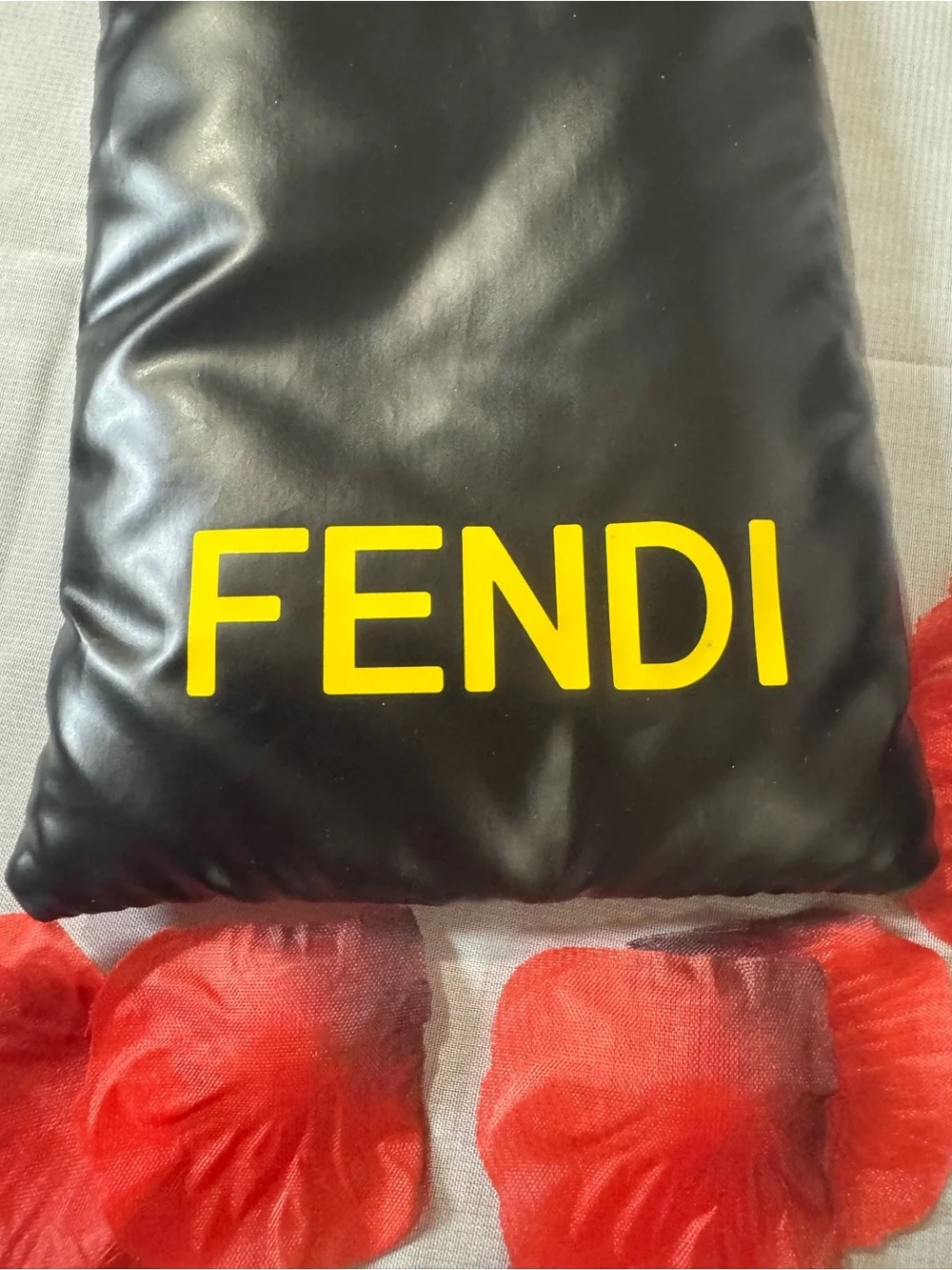 FENDI 💯% Authentic cushioned eyewear Pouch with Yellow Iconic Logo and Gold Clip
